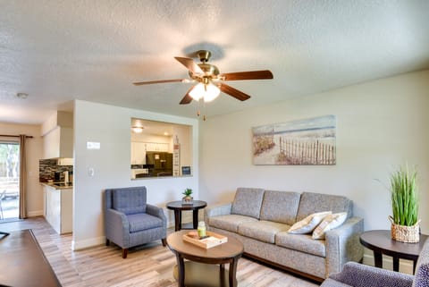 Fire Pit + Private Yard: Family Home in Longwood! House in Longwood