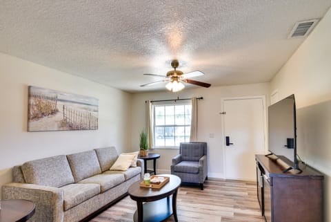 Fire Pit + Private Yard: Family Home in Longwood! House in Longwood