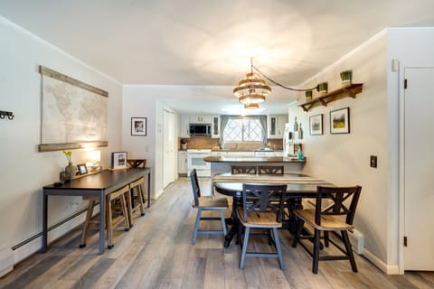 Riverfront Condo Near Downtown Estes Park! Apartment in Estes Park