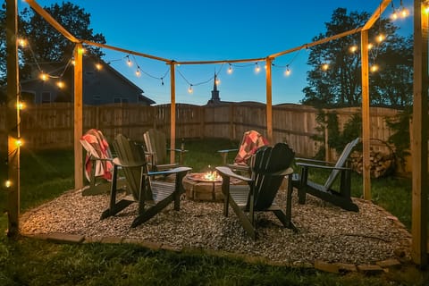 Shelbyville Farmhouse w/ Hot Tub, Fire Pit & Grill House in Indiana