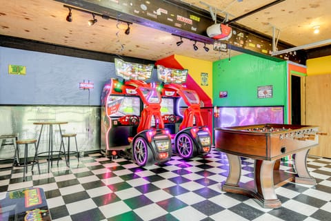 Private Hot Tub: Creekside Sevierville Sanctuary House in Sevier County