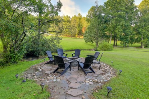 Private Hot Tub: Creekside Sevierville Sanctuary House in Sevier County