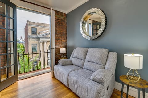 1 Mi to Falls View Park: Convenient Cohoes Retreat Apartment in Troy