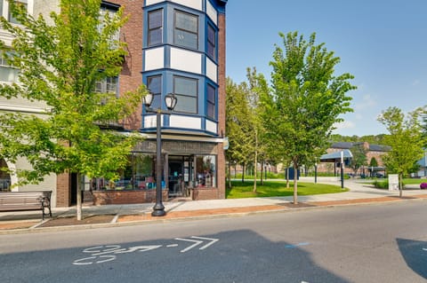 1 Mi to Falls View Park: Convenient Cohoes Retreat Apartment in Troy