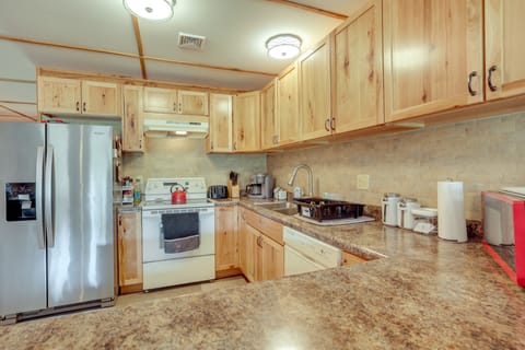 Toivola Home w/ Fire Pit: 8 Mi to Lake Superior! House in Wisconsin