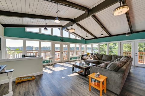 Private Beach at Waterfront Harstine Island Escape House in Puget Sound