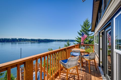 Private Beach at Waterfront Harstine Island Escape House in Puget Sound