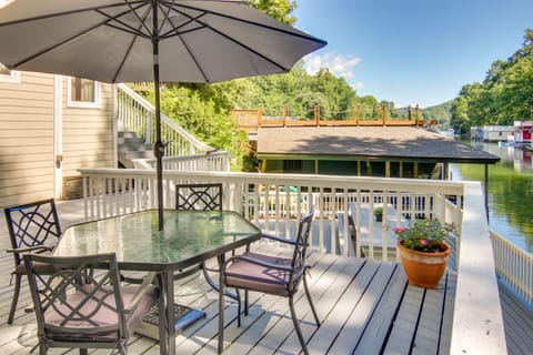 Close to Snowtubing! Hot Tub Hideaway in Lake Lure House in Lake Lure