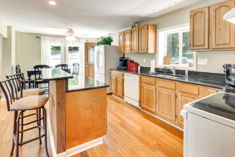 Close to Snowtubing! Hot Tub Hideaway in Lake Lure House in Lake Lure