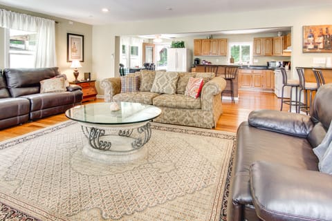 Close to Snowtubing! Hot Tub Hideaway in Lake Lure House in Lake Lure