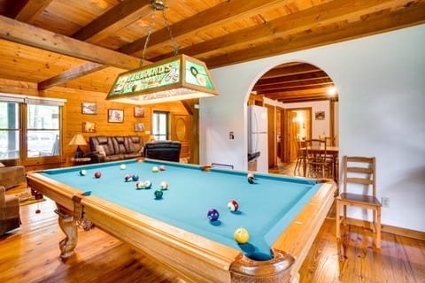 Orleans Retreat w/ Private Hot Tub & Fireplace! House in Indiana