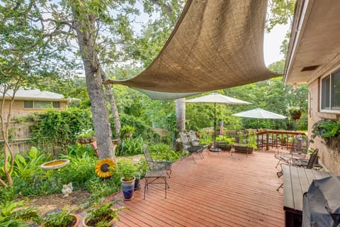 Lovely Bryan Home w/ Deck - 4 Mi to Kyle Field! House in College Station