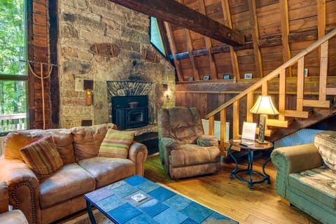 Resort Amenities: Family-Friendly DuBois Cabin House in Treasure Lake