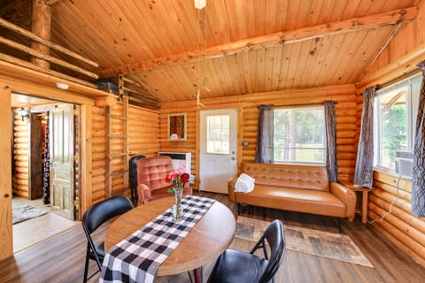 Cozy Farm Cabin - 9 Mi to Trout Creek! House in Idaho