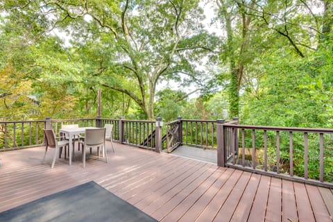 Patio & Outdoor Dining! ATL Retreat Near World Cup House in Buckhead