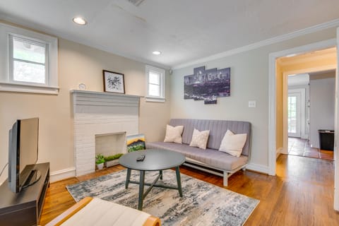 Patio & Outdoor Dining! ATL Retreat Near World Cup House in Buckhead