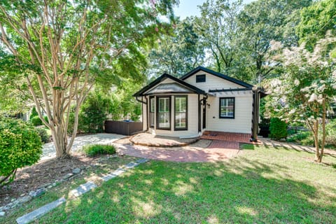 Patio & Outdoor Dining! ATL Retreat Near World Cup House in Buckhead