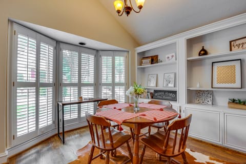 Patio & Outdoor Dining! ATL Retreat Near World Cup House in Buckhead