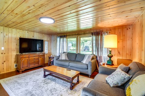 Lakefront Minnesota Escape w/ Fire Pit & Boat Dock House in Minnesota