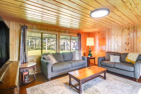 Lakefront Minnesota Escape w/ Fire Pit & Boat Dock House in Minnesota