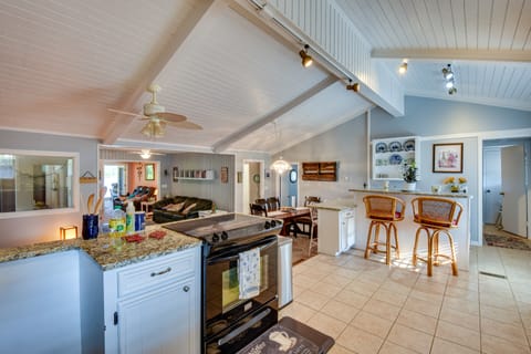 Waterfront Lake Hartwell Vacation Rental w/ Dock! House in Lake Hartwell