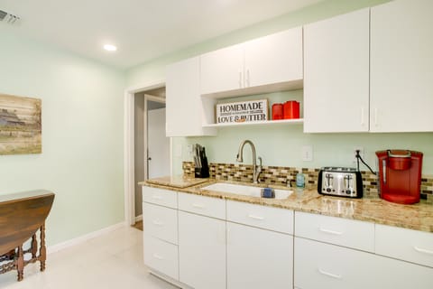 Cozy Shenandoah Home < 2 Mi to The Woodlands Mall! House in Shenandoah