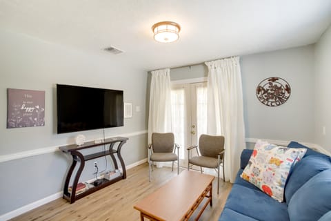 Cozy Shenandoah Home < 2 Mi to The Woodlands Mall! House in Shenandoah