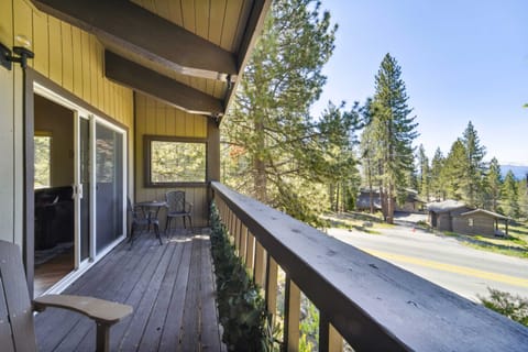10 Mi to Palisades Tahoe! Condo w/ Game Room Apartment in Dollar Point