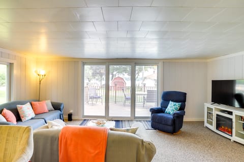 Lakefront Vacation Rental, 13 Mi to South Haven! Cottage in Michigan