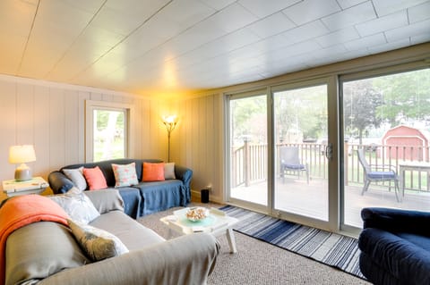 Lakefront Vacation Rental, 13 Mi to South Haven! Cottage in Michigan