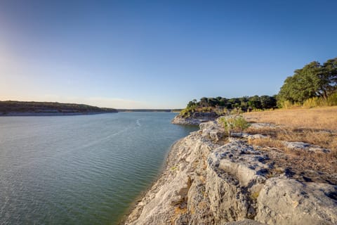Deck + Cliffside Belton Lake Views: Temple Retreat House in Temple