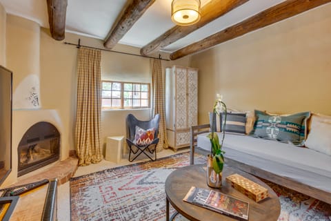 Beautiful Historic Adobe Home ~ 3 Mi to Taos Plaza House in New Mexico