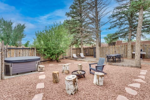 Beautiful Historic Adobe Home ~ 3 Mi to Taos Plaza House in New Mexico