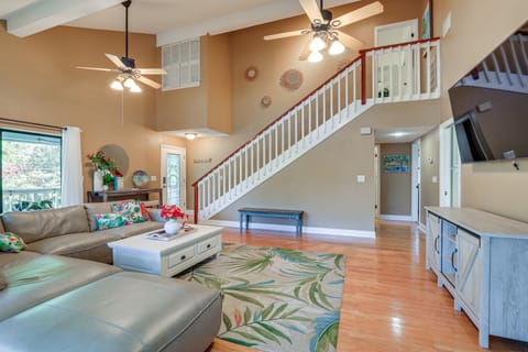 Private Saltwater Pool: Stunning Seminole Stay! House in Florida