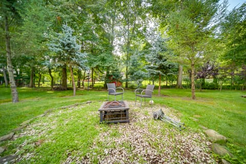 Richmond Heights Retreat w/ Patio + Fire Pit! House in Lake Erie