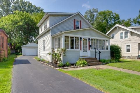 Welcoming Willoughby Home: 1 Mi to Historic Dtwn House in Willoughby