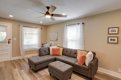 Welcoming Willoughby Home: 1 Mi to Historic Dtwn House in Willoughby