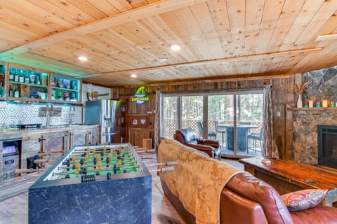Game Room, Mtn Views! Unit 1 Mi to Heavenly Resort Apartment in Stateline