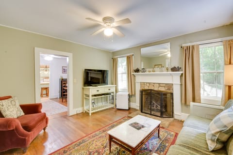 Pinnacle Mountain Falls: Sunset Cottage w/ Deck Cottage in Pickens County