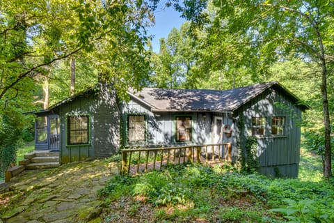 Pinnacle Mountain Falls: Sunset Cottage w/ Deck Cottage in Pickens County