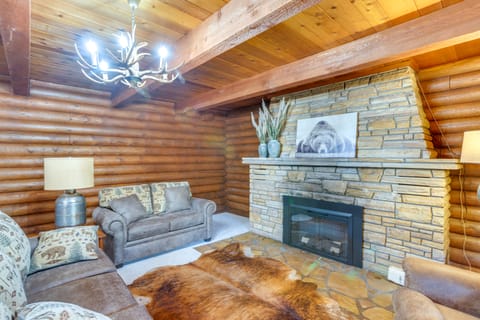 Pet-Friendly Bayfield Cabin w/ Game Room & Hot Tub House in La Plata County