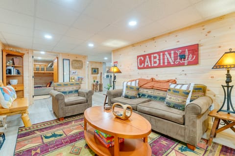 Secluded Murphy Vacation Rental w/ Private Hot Tub Apartment in Tennessee