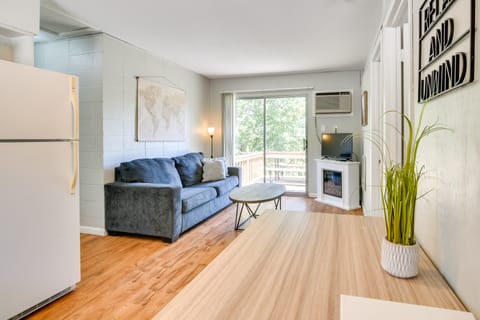 Kimberling City Cabin w/ Boat Slip, Deck & Pool House in Kimberling City