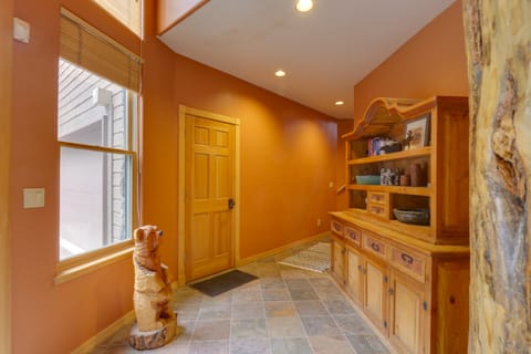 Hot Tub & Ski Shuttle: Rustic Breckenridge Retreat House in Breckenridge