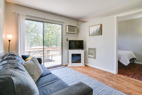 Lakefront Haven: Boat Slip, Deck & Community Pool! House in Kimberling City