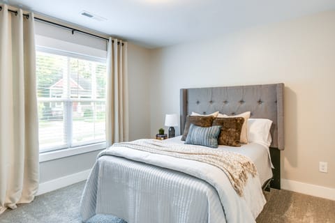 Cozy South Carolina Abode - Steps from Main Street Apartment in Greenville