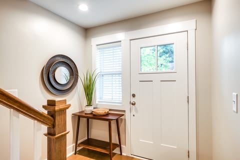 Cozy South Carolina Abode - Steps from Main Street Apartment in Greenville