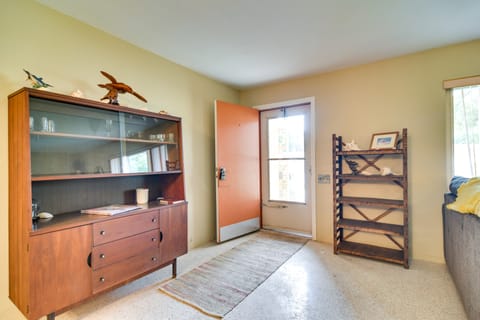 3 Mi to Gulf: Seminole Retreat w/ Patio House in Seminole