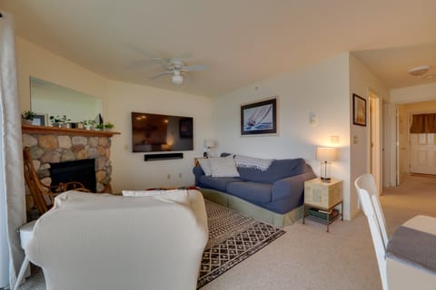 Beachfront Onekama Vacation Rental w/ Balcony! Apartment in Wisconsin