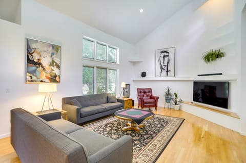 Modern & Spacious Home - 6 Mi to Dtwn South Bend House in Granger